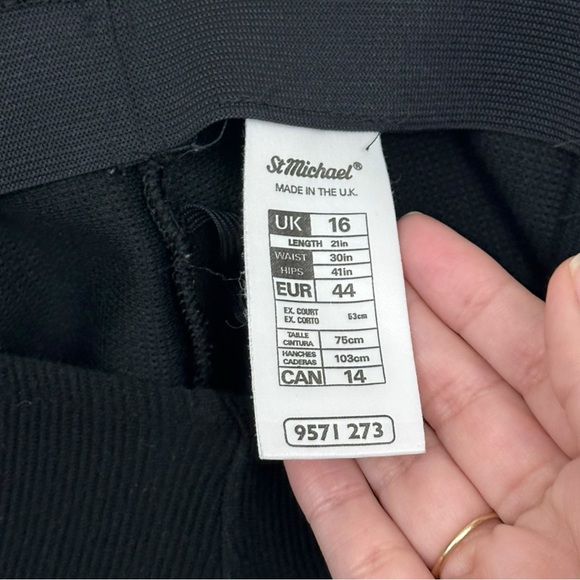 Vintage St Michael Black Ribbed Knit Skirt Uk 16 30” waist - Picture 2 of 4